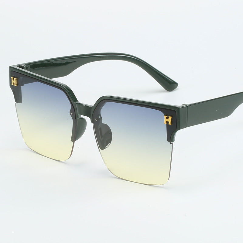 Dame kvadratisk solbrille med elegant metallramme Skanto