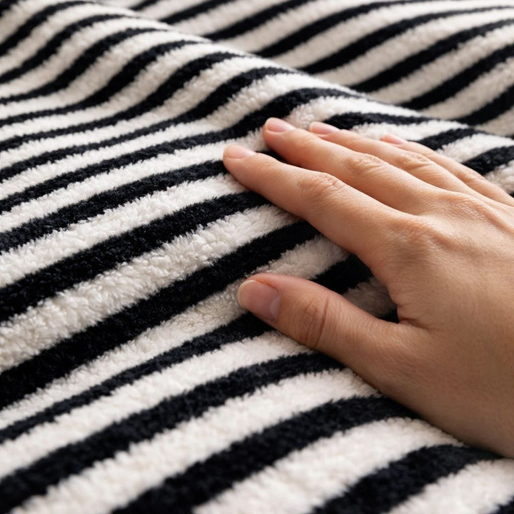 Dame varm komfortabel fleece-teppe med elegant stripe-struktur Skanto