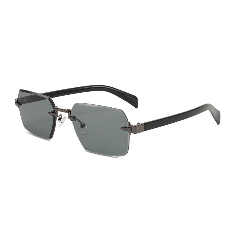 Dame moteriktig solbrille med firkantet ramme og gradientlinser Skanto