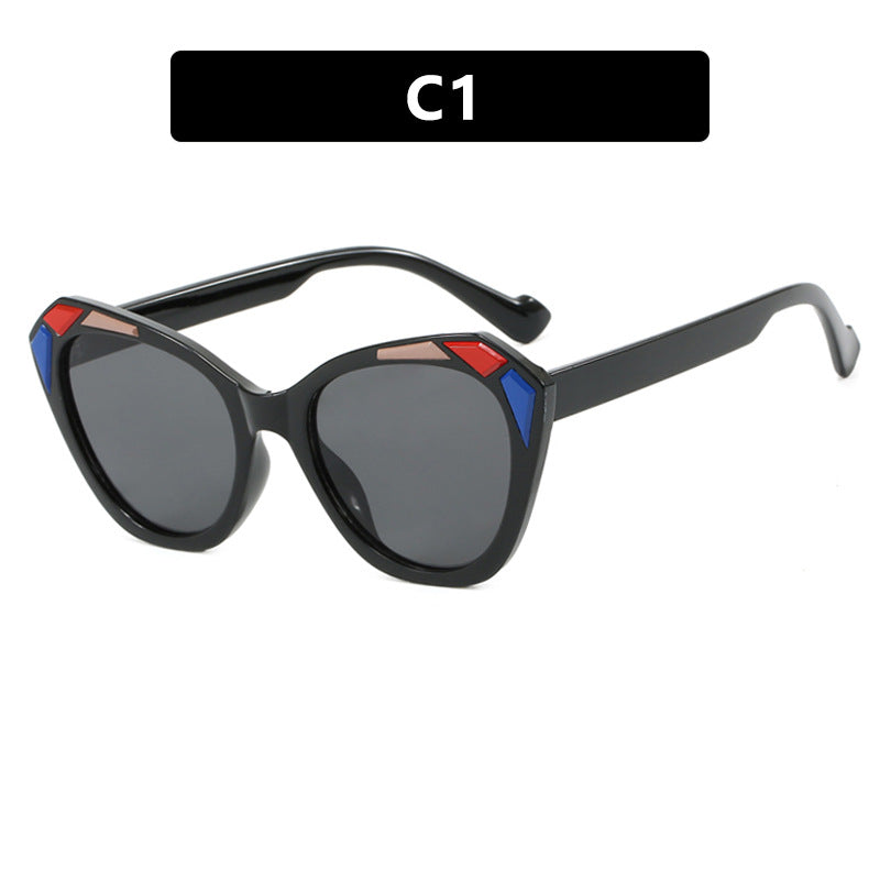 Women's cat-eye sunglasses with fashionable details Skanto
