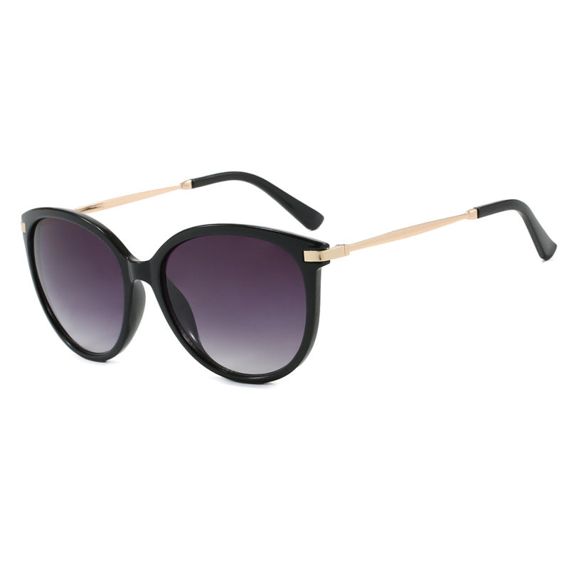 Women's sunglasses in trendy Cat-Eye design with lightweight frame and UV protection Skanto