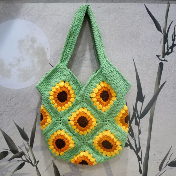 Håndlaget makramee skulderveske med blomsterdesign Skanto