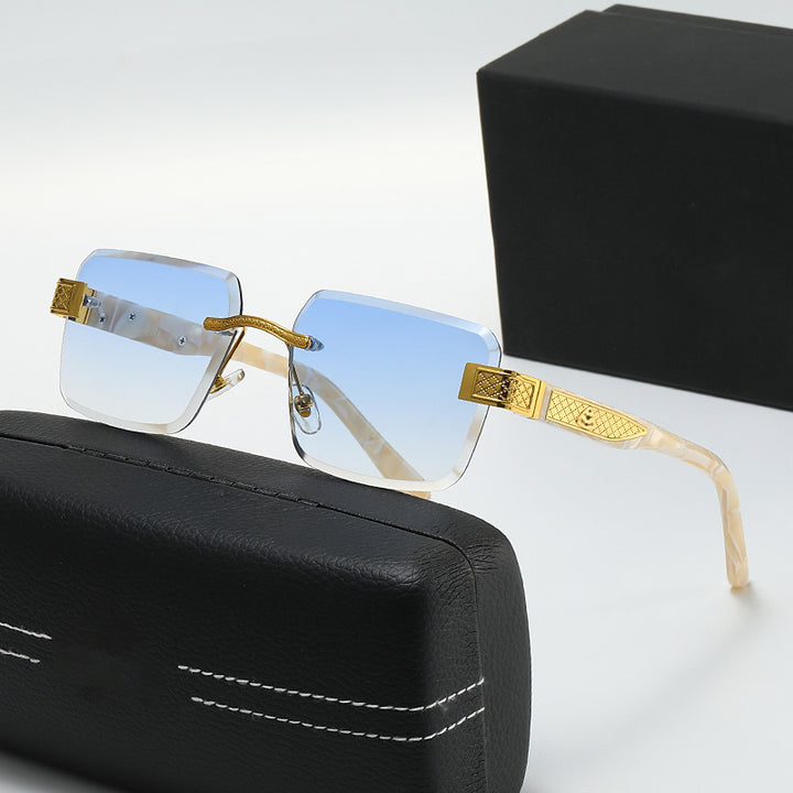Damer elegant solbrille med luksuriøs, glitrende ramme Skanto