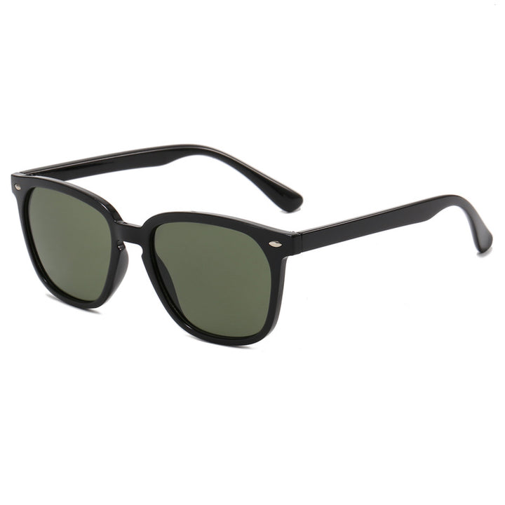 Dame moderne solbriller med elegant visirdesign Skanto