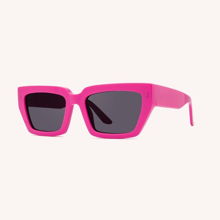 Damer fashionable solbriller i trendy, elegant design Skanto