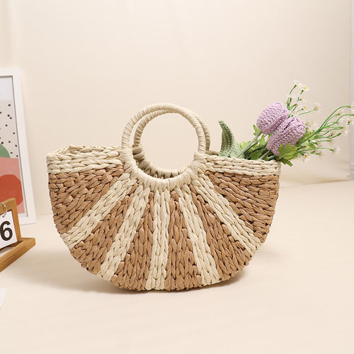 Handbag made of hand-woven raffia with structured base Skanto