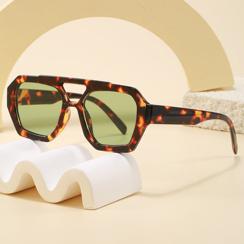 Dame geometrisk solbrille i ekstravagant design Skanto