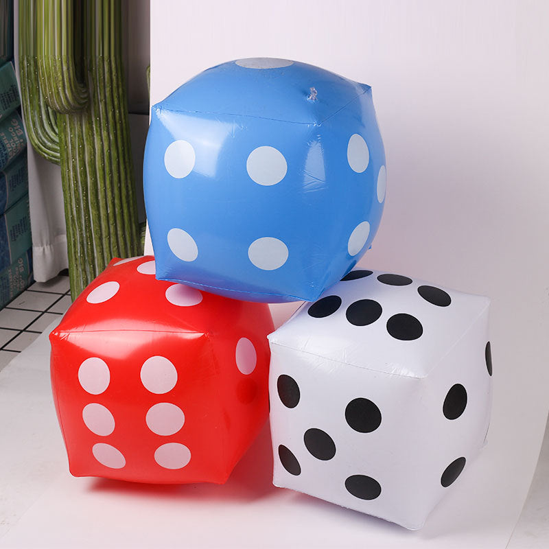 Kvinnenes oppblåsbare kube sete med lekent design Skanto