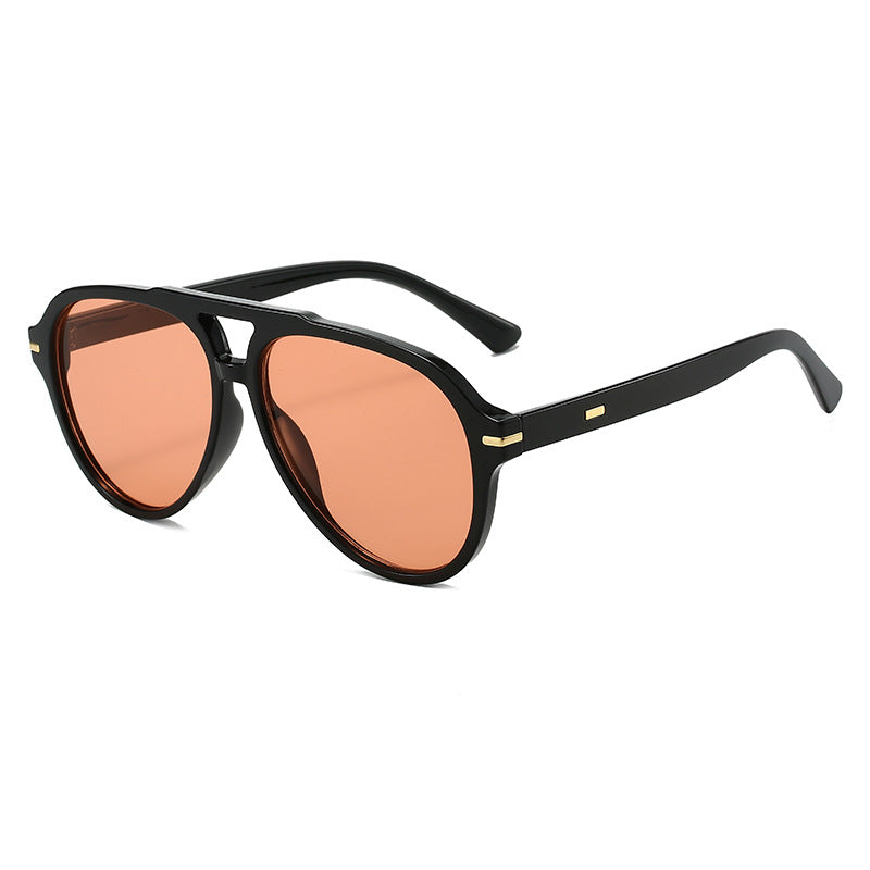 Dame moteriktig solbrille med stilig skilpadde-ramme Skanto