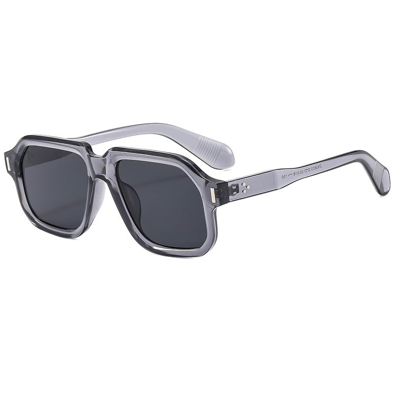 Damer elegant og stilfull solbrille i moderne design Skanto