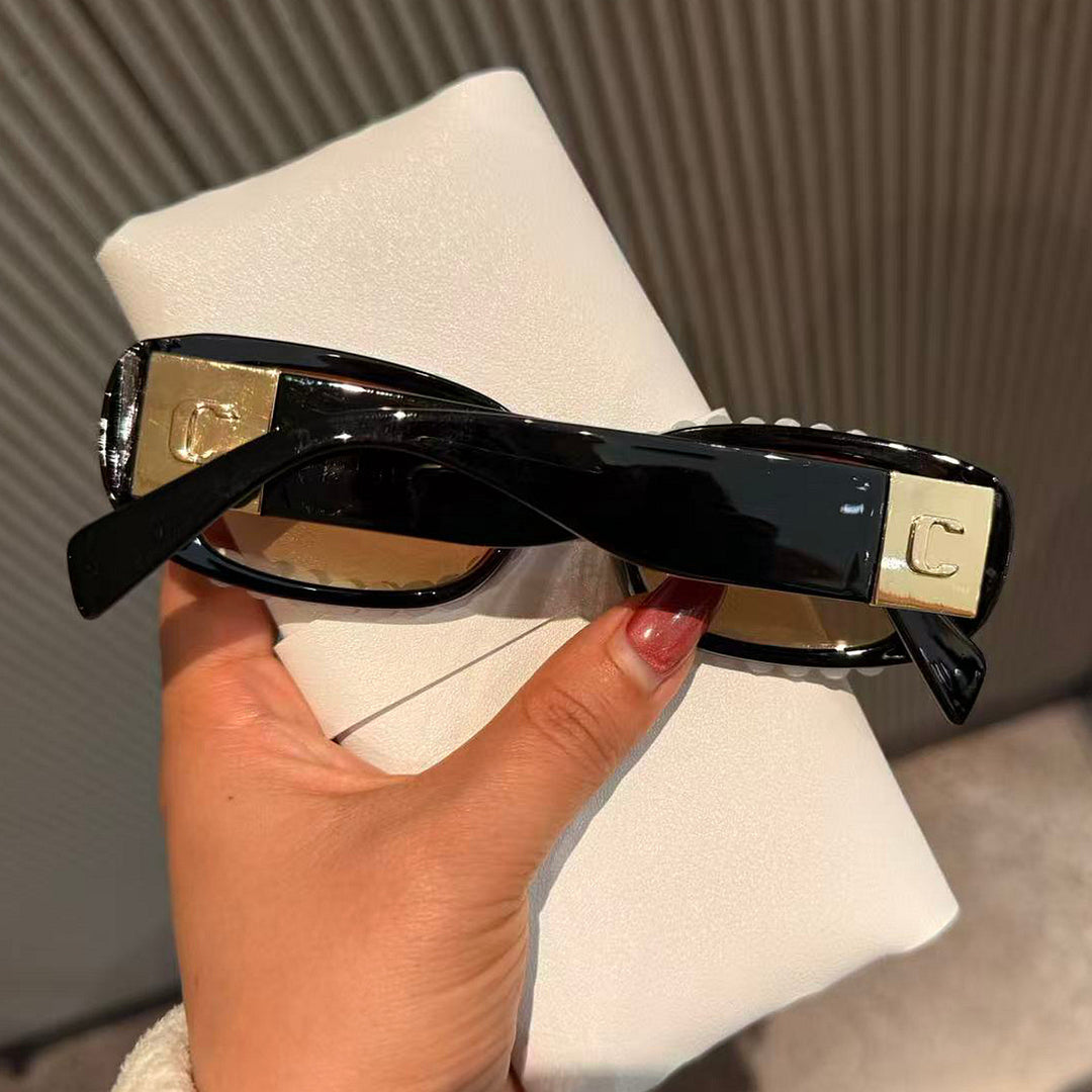 Dame moteriktig solbrille med luksuriøs perleinnfatning Skanto