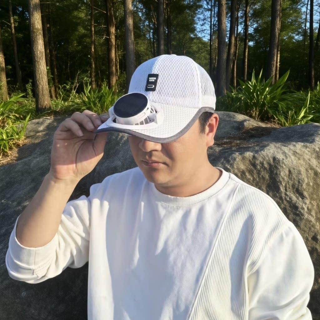 Solcelledrevet baseballcap med avtakbar solfanne og pustende honningkake stoff Skanto