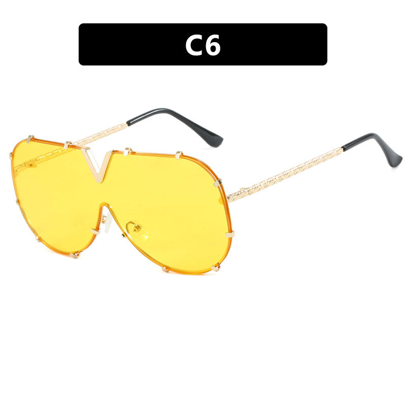 Women's oversized sunglasses in futuristic design Skanto