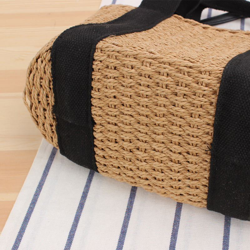 Handbag made of woven natural material with adjustable shoulder strap Skanto