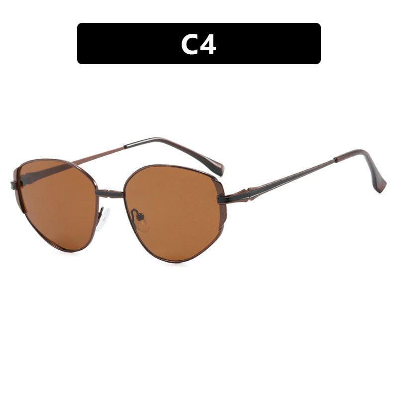 Dame moderne geometrisk solbrille med stilfull metallramme Skanto