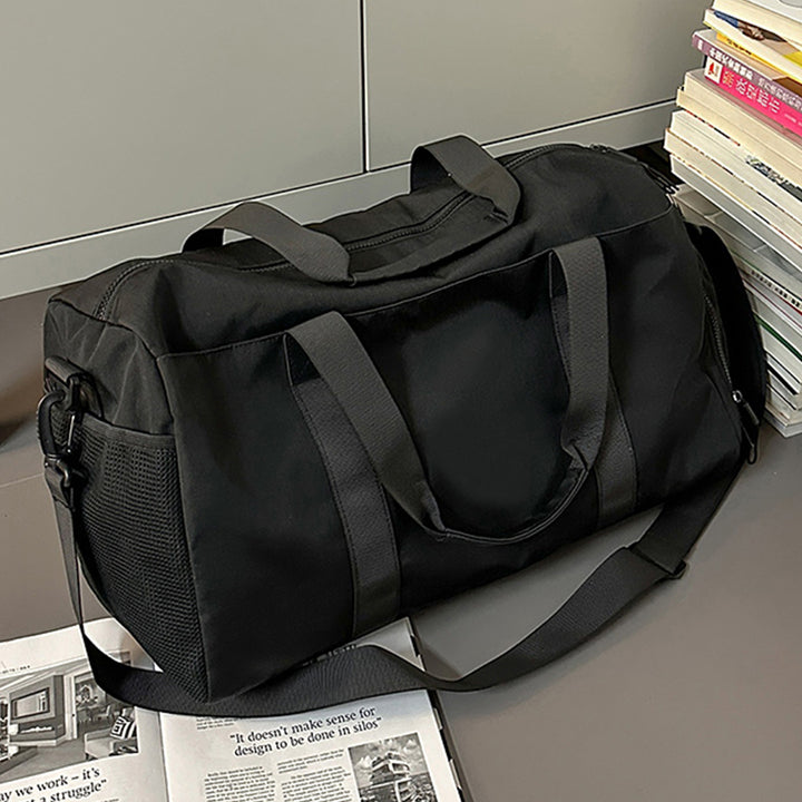 Sporty reise bag med forsterket bæresystem og sikkert innvendig rom Skanto