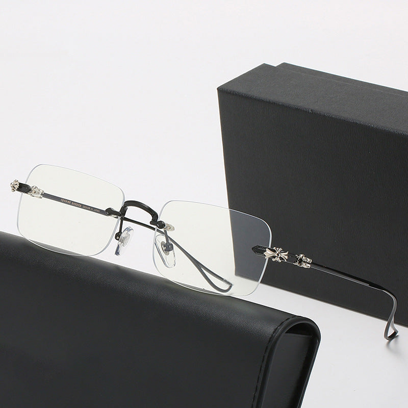 Damer moteriktig lesebrille med elegant kvadratisk ramme og dekorerte stenger Skanto