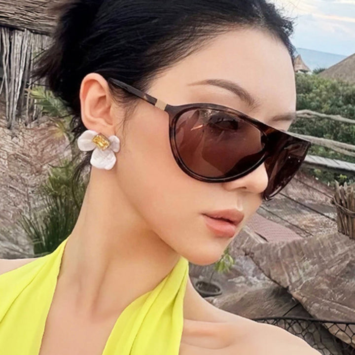 Women's Cat-Eye Sunglasses with Unique Design and Protective UV Filter Skanto