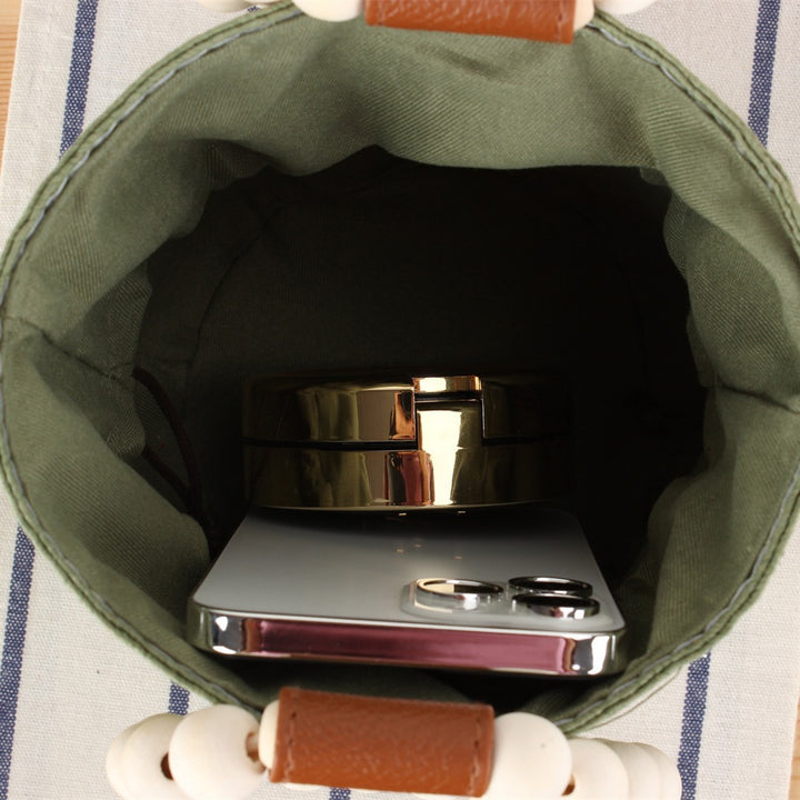 Handbag made of high-quality woven natural material with innovative lock Skanto