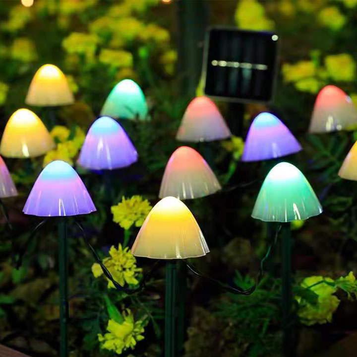Moderne, kreative LED-lyslenker i soppform laget av plast til terrassen