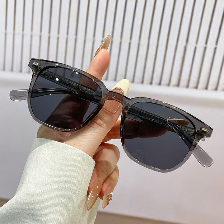 Kvinnelige mote solbriller med trendy gradient Skanto