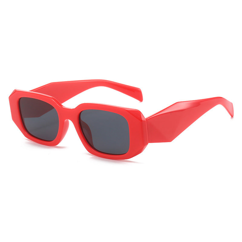 Dame Stilig solbrille med unik geometrisk ramme Skanto