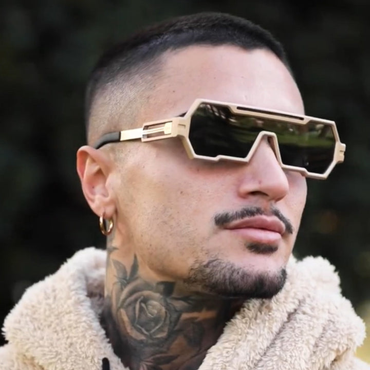 Dame motorisert solbrille i futuristisk design med bred ramme Skanto