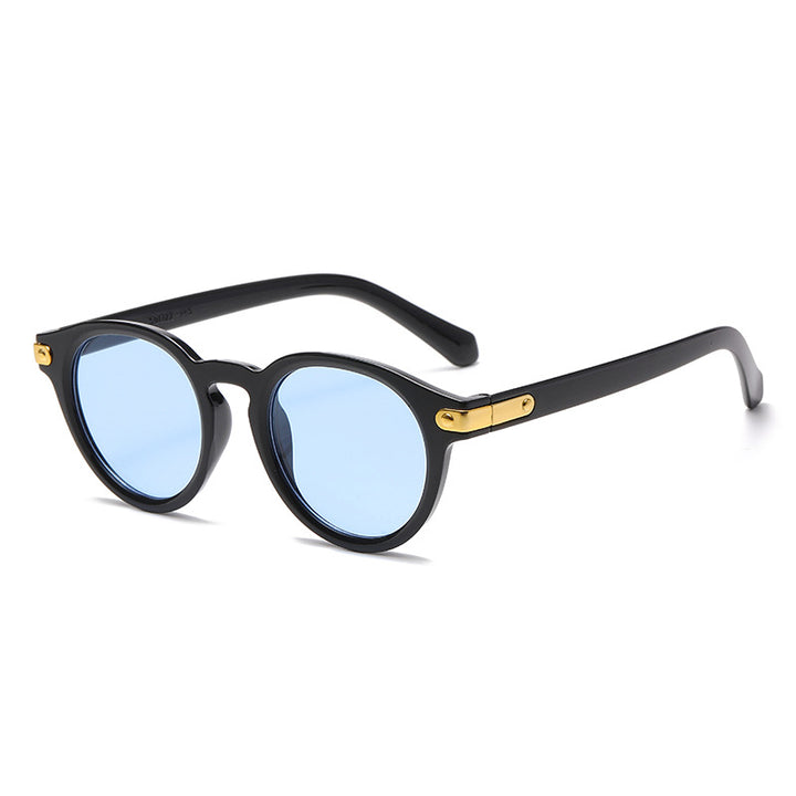 Dame moteriktig solbrille med transparent ramme og robuste glass Skanto