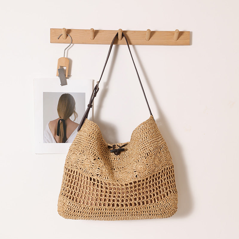 Hand-knotted shopper bag with modern net design Skanto