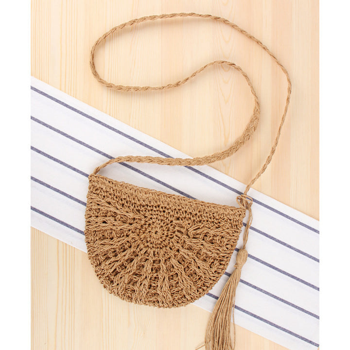Macrame shoulder bag in a crescent moon design Skanto