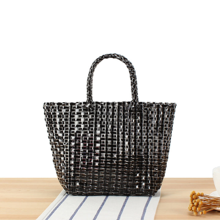 Handbag made of woven natural material with elegant accents Skanto