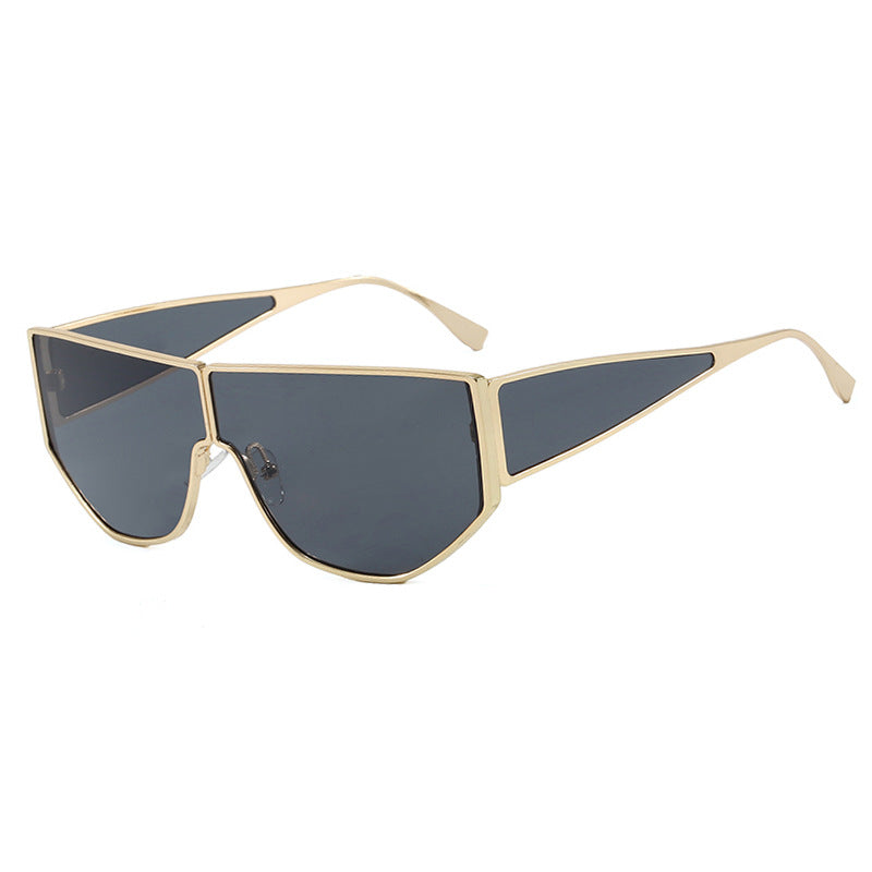 Women's trendy oversized sunglasses with striking geometric design Skanto