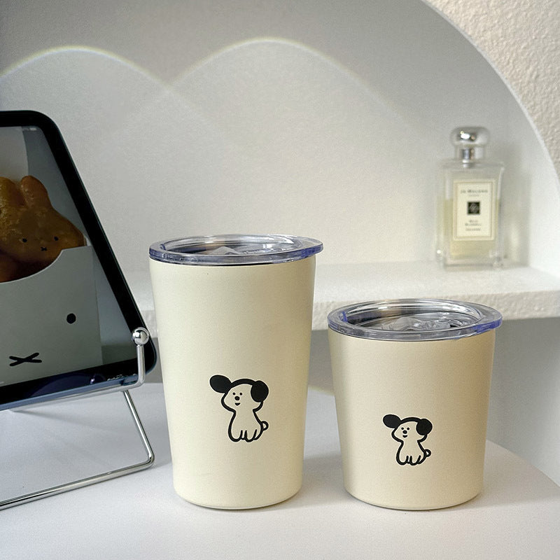 Dame Isolert Drikkekopp med sjarmerende hundedesign Skanto