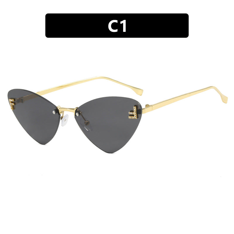 Damer ekstravagante Cat-Eye solbriller med glitrende detaljer Skanto