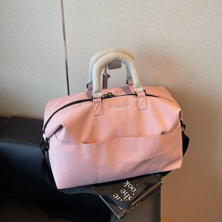 Dame Sportslig reiseveske med ergonomiske håndtak og variert rominndeling Skanto