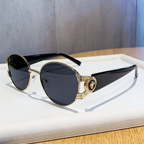 Dame elegant solbrille med luksuriøs metallramme og speilte glass Skanto