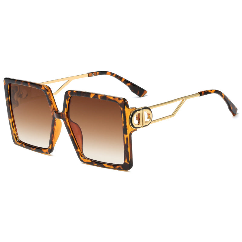 Dame oversized firkantet solbrille med elegant metallramme og polariserte glass Skanto