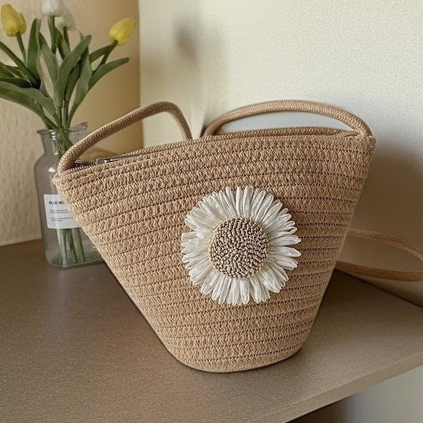 Håndknyttet veske med blomsterapplikasjon Skanto