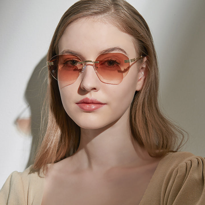 Dame geometrisk solbrille med elegant metallramme Skanto