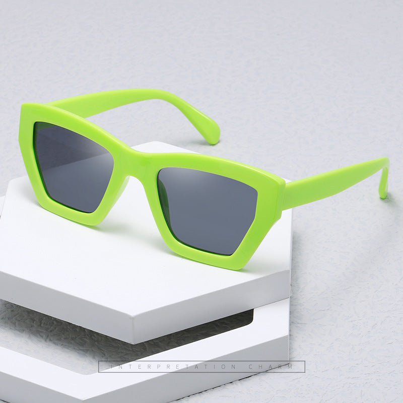 Damer trendy solbriller i moderne geometrisk design Skanto