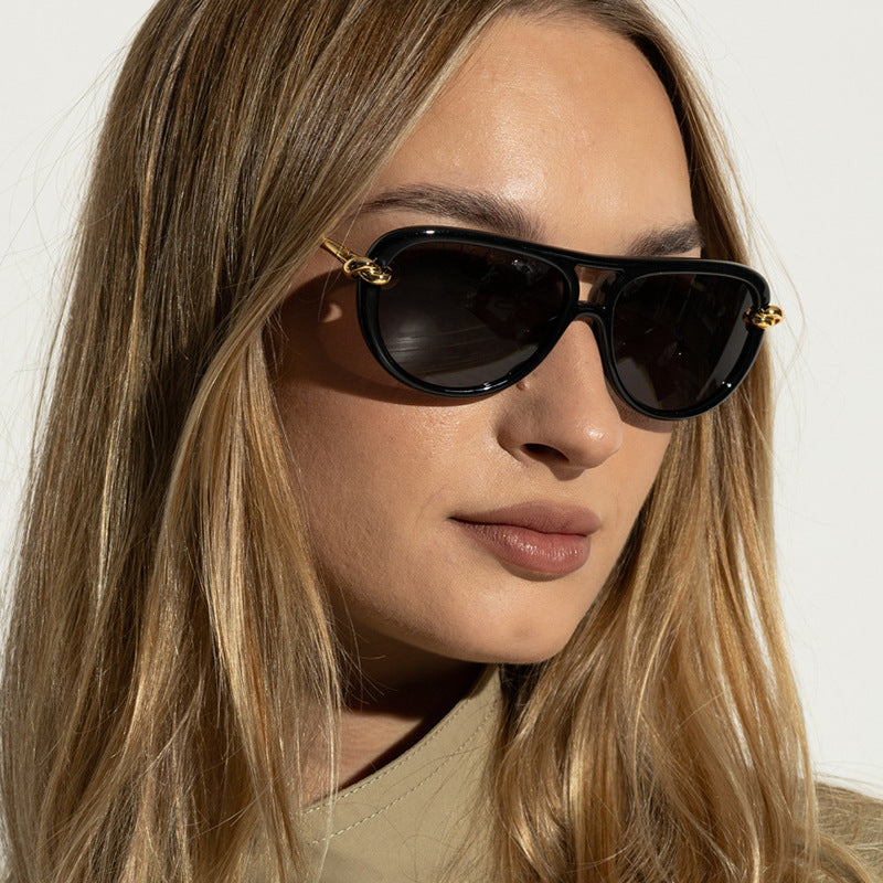 Women's Retro Sunglasses with Elegant Frame and Polarized Lenses Skanto