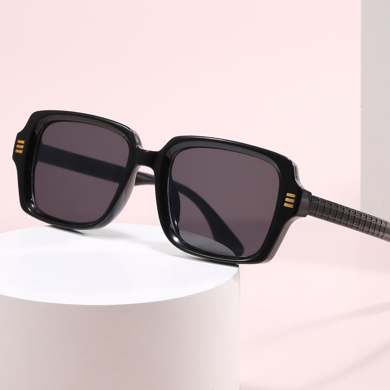 Dame trendy firkantet solbrille med strukturert ramme Skanto