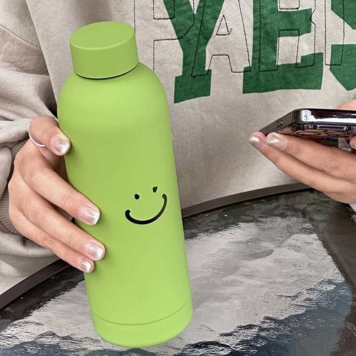 Unisex nan dobbeltvegged rustfritt stål drikkeflaske med matt pulverlakk, sklisikker overflate og lekkasjesikker skrulokk Skanto