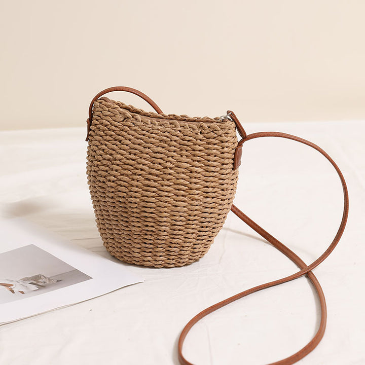 Handmade shoulder bag in natural material Skanto