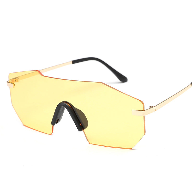Dame oversized solbriller i futuristisk design Skanto