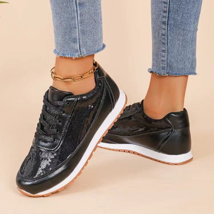 Dames fashionable sneakers med skimrende overmateriale og skli-resistent såle Skanto