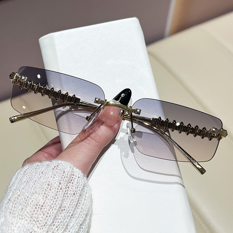 Dame elegant og moteriktig brille Skanto