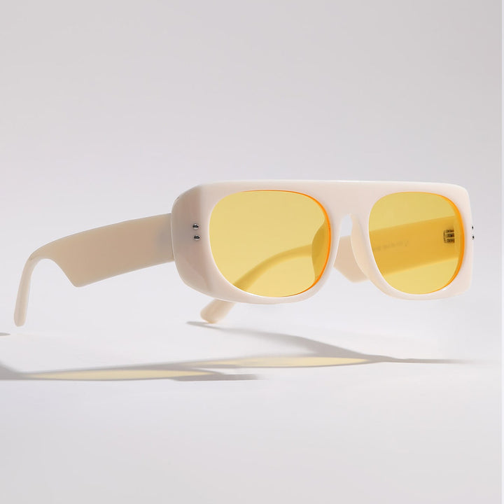 Dame trendy solbriller i moderne futuristisk design Skanto