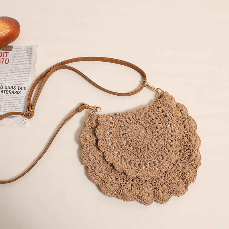 Crocheted shoulder bag with feminine details Skanto