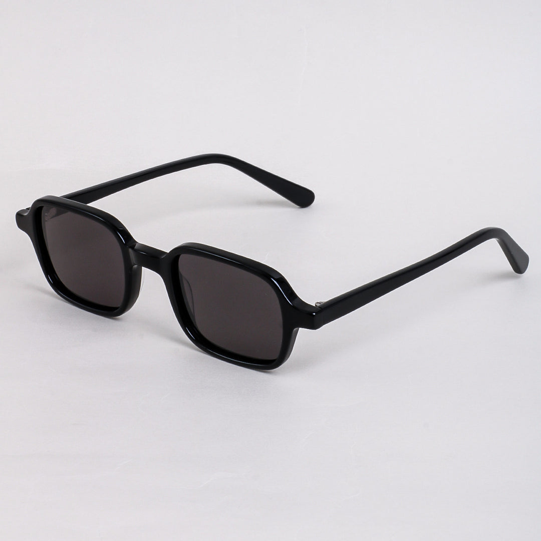 Dame moteriktig solbrille i unikt, moderne design Skanto
